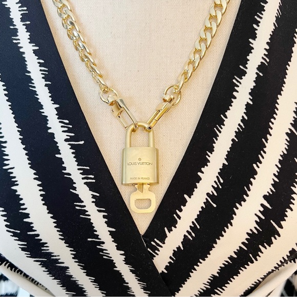 Authentic Louis Vuitton | 302 Brass Padlock and Key Set - Picture 4 of 6